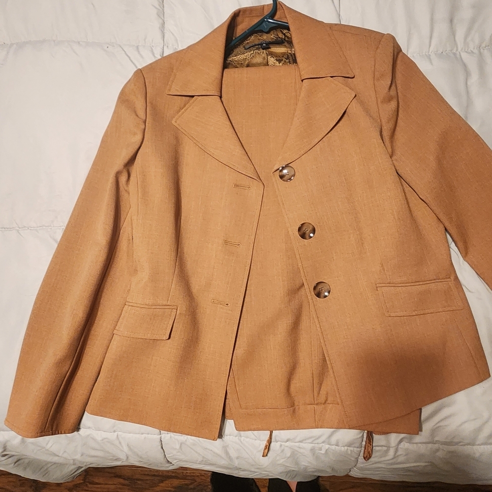 SIENNA, Kasper pant suit, size 16